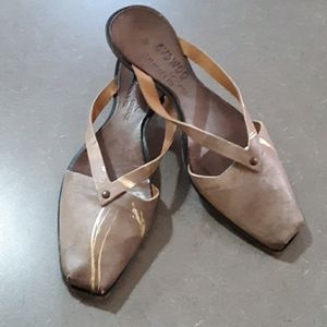 CYDWOQ leather shoes brown and gold kitten heel